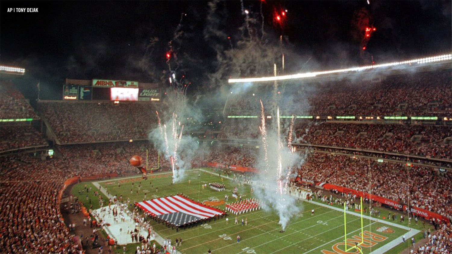 25_WEB_HBF_ABOUT_STEELERS:BROWNS National Anthem during Browns vs. Steelers game in 1999